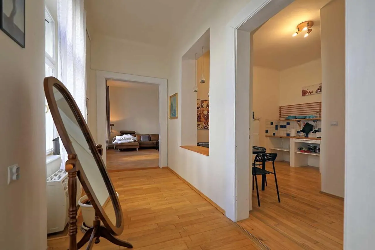 Peter'S Tower Apartments Prague