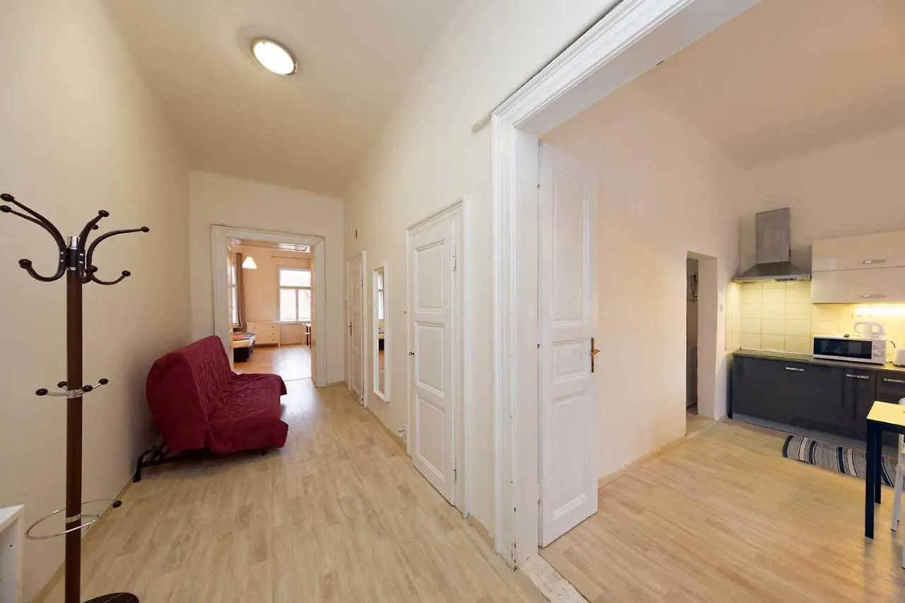 Peter'S Tower Apartments Prague