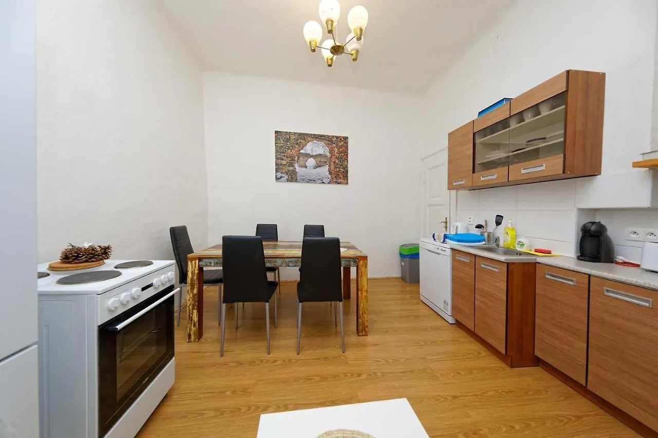 Peter'S Tower Apartments Prague