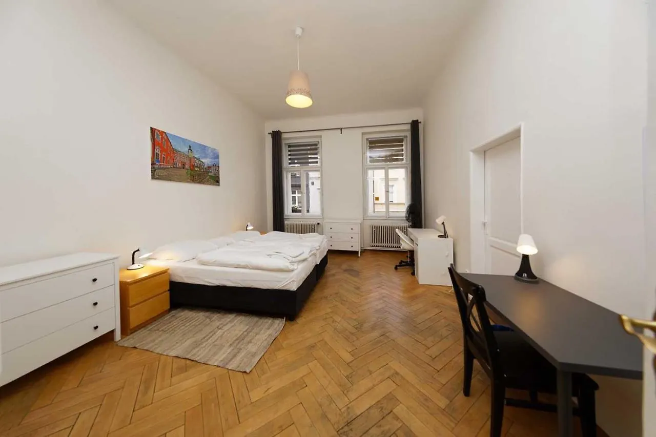 Peter'S Tower Apartments Prague