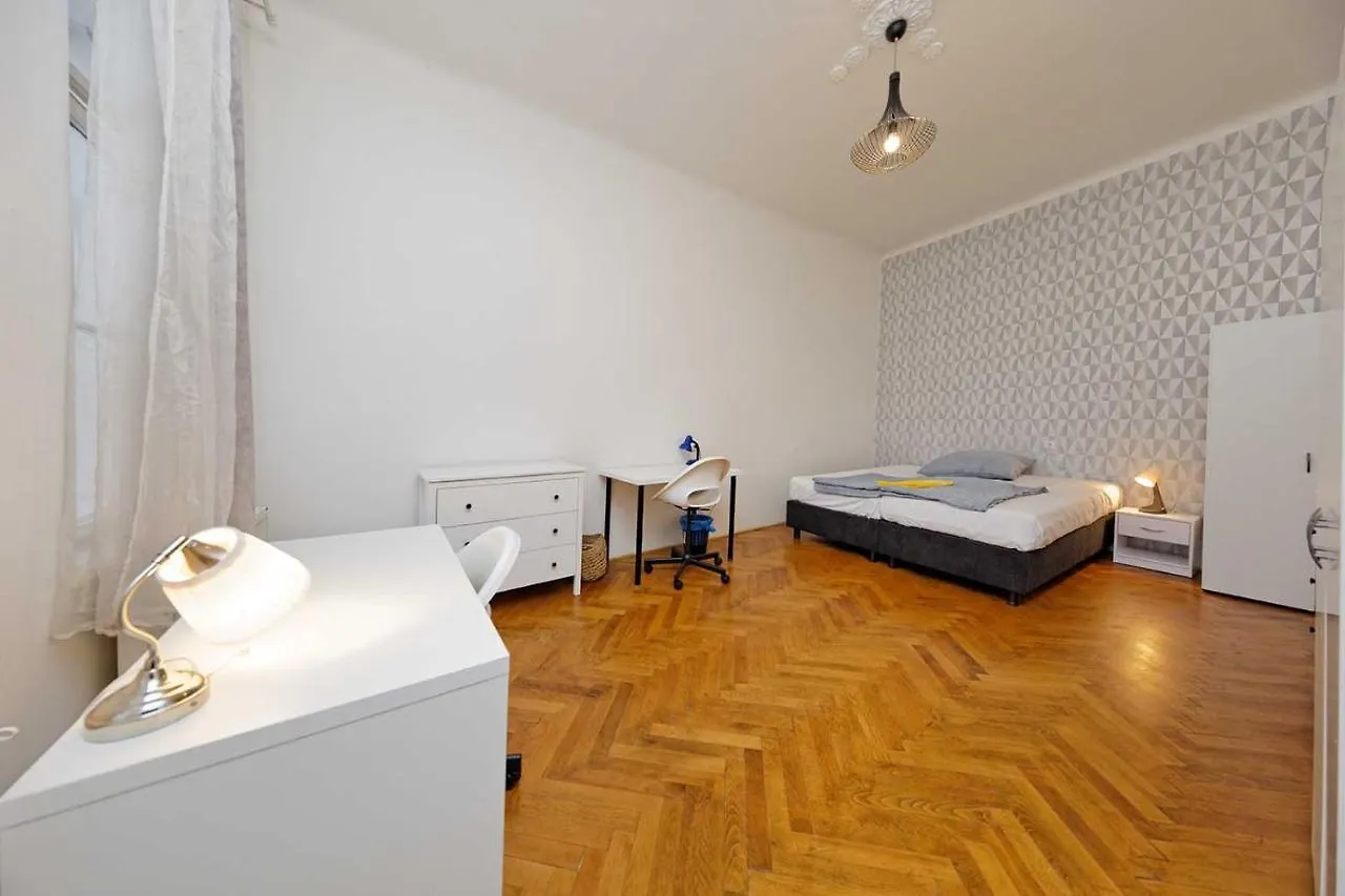 Peter'S Tower Apartments Prague
